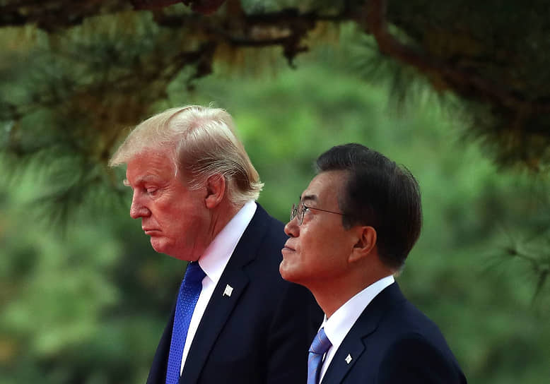Президент США Дональд Трамп на финише своего срока в Белом доме решил наладить отношения с южнокорейским лидером Мун Чжэ Ином