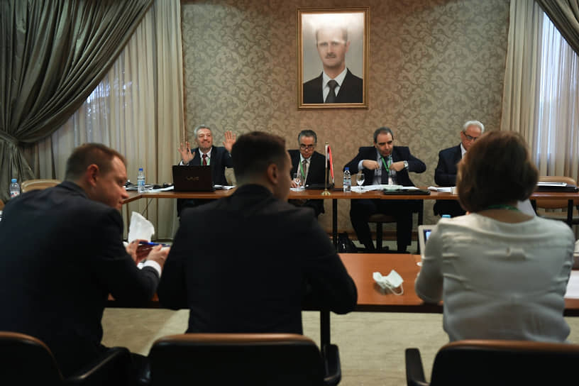Участники переговоров в рамках Международной конференции по возвращению сирийских беженцев в Дамаске
