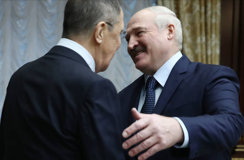 Принимая Сергея Лаврова, Александр Лукашенко заявил, что России и Белоруссии надо говорить, может, не о перезагрузке, но по крайней мере об усилении и интенсификации отношений