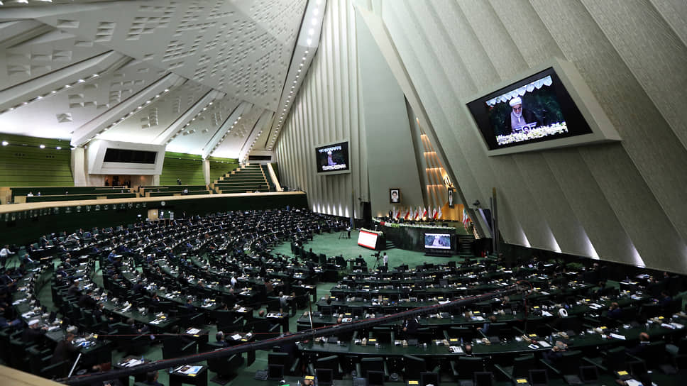 Почему парламент и правительство Ирана разошлись во взглядах на будущее ядерной программы