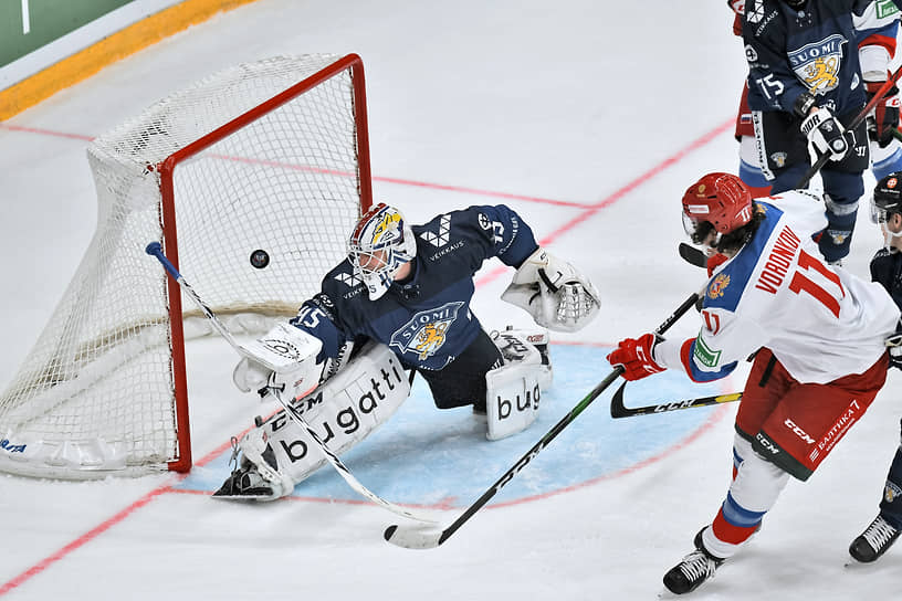 Нападающий сборной России Дмитрий Воронков ярко сыграл в матче с Финляндией и забросил в ее ворота две шайбы