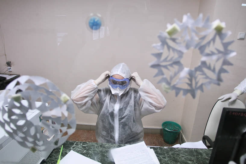 Российские власти настаивают на новогодней стабилизации заболеваемости, эксперты ждут роста после каникул