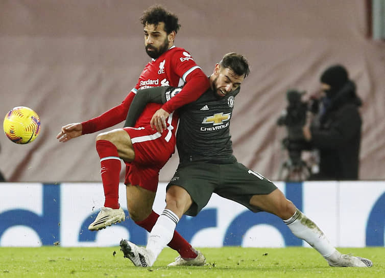 Несмотря на все усилия нападающего «Ливерпуля» Мохамеда Салаха (слева) и полузащитника «Манчестер Юнайтед» Бруну Фернандеша, забить их командам так и не удалось