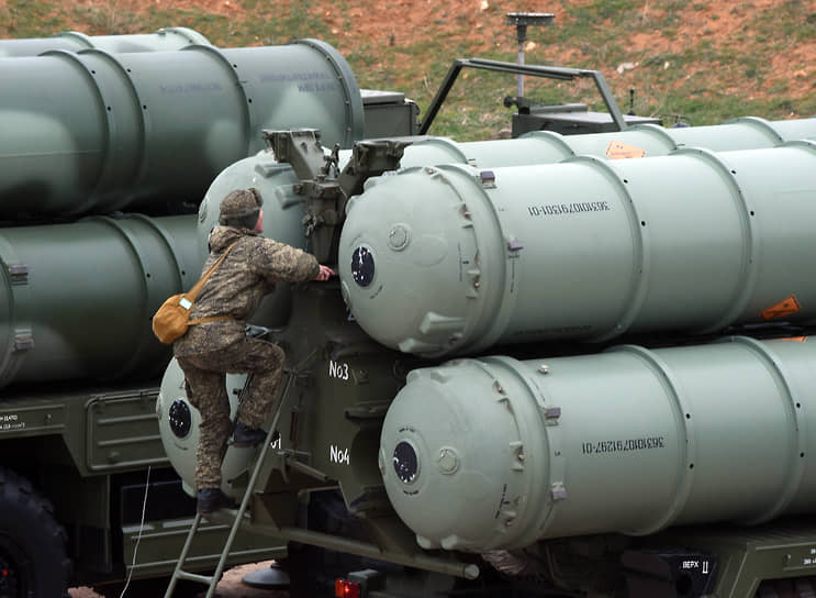 Индийским военным скоро покажут в России, как надо обращаться с зенитными ракетными системами С-400