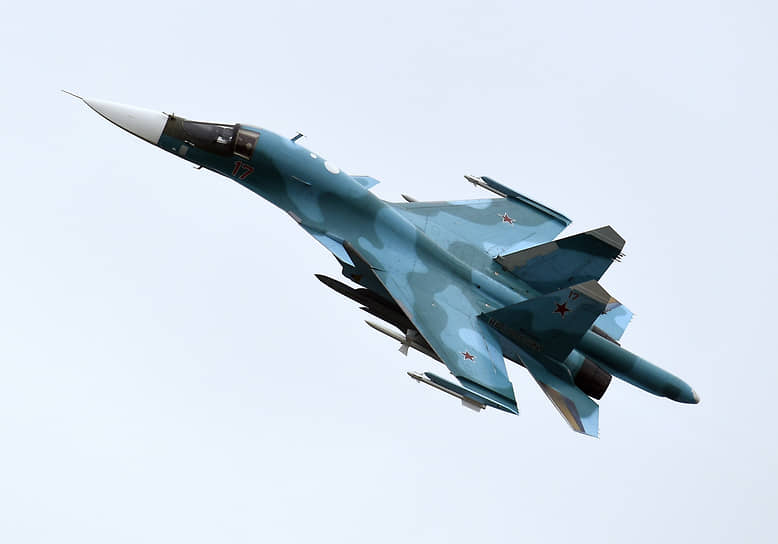 Российский многофункциональный истребитель-бомбардировщик Су-34