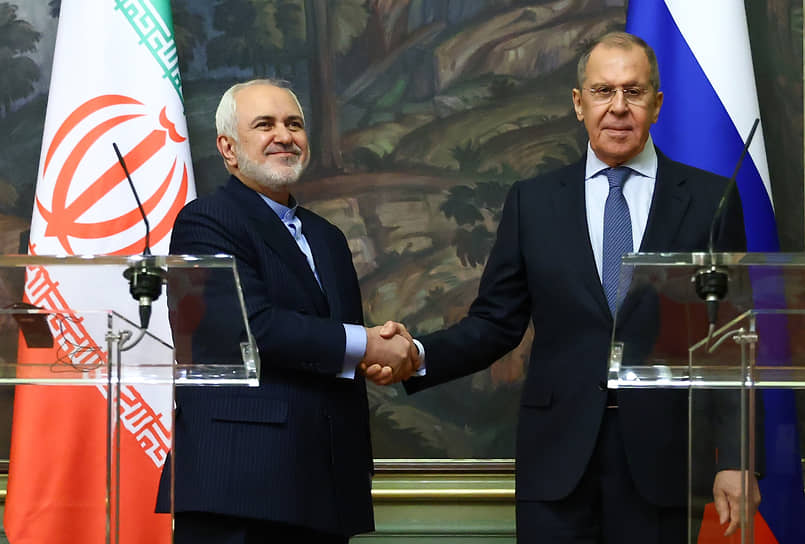 Министр иностранных дел России Сергей Лавров (справа) и министр иностранных дел Ирана Мохаммад Джавад Зариф