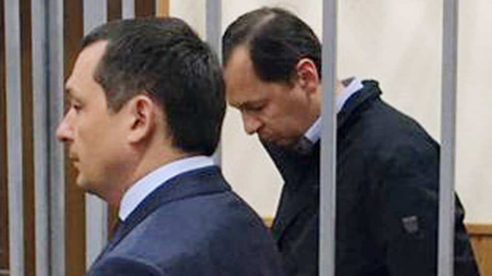 Александр Бирюков (справа)