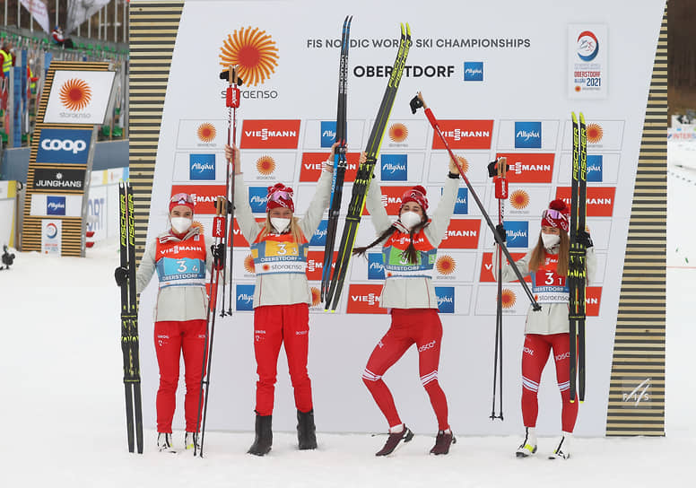 Российские лыжницы впервые с 2005 года выиграли серебро чемпионата мира в эстафете