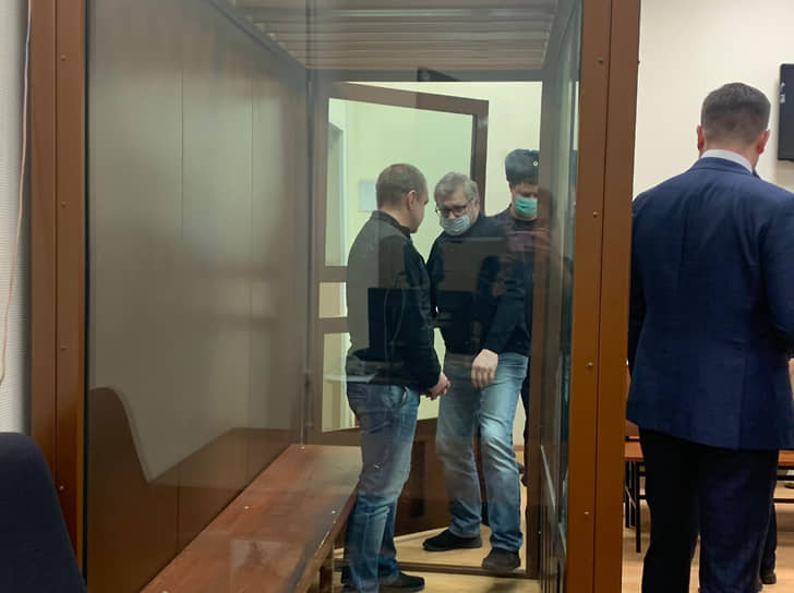 Бывшие следователи главного управления СКР Сергей Дубинский и Андрей Тринев в зале суда