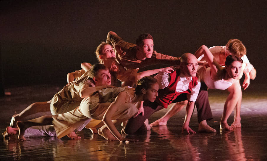 В спектакле «Лета» хореографы-«современники» приземлили танцовщиков-«классиков»