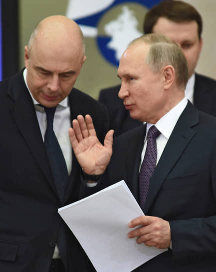 Министр финансов Антон Силуанов и президент России Владимир Путин