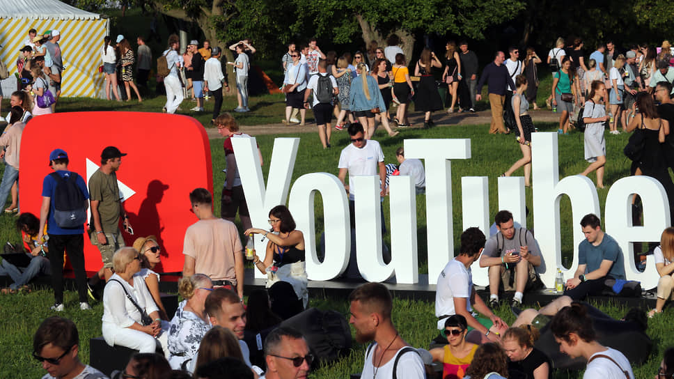 YouTube сравнялся по выручке в России с соцсетями