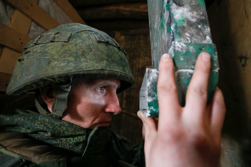 В ДНР и ЛНР сообщают, что наблюдают скопление украинских войск и военной техники на границе с непризнанными республиками
