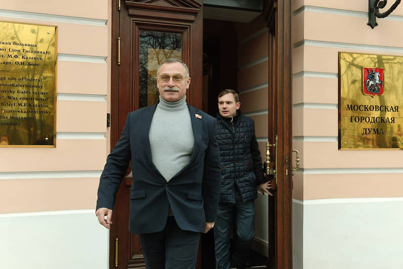 Депутаты МГД Михаил Тимонов (слева) и Максим Круглов (справа)