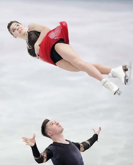 Чемпионы мира Анастасия Мишина и Александр Галлямов ожидаемо выиграли в Осаке короткую программу в соревнованиях спортивных пар