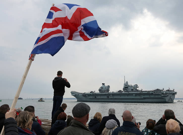 В качестве демонстрации британского военного лидерства в 28-недельный поход вышла международная авианосная ударная группа во главе с флагманом флота Великобритании авианосцем Queen Elizabeth