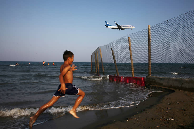 Авиакомпаниям запретили доставлять организованных туристов на Кипр и в ряд других стран