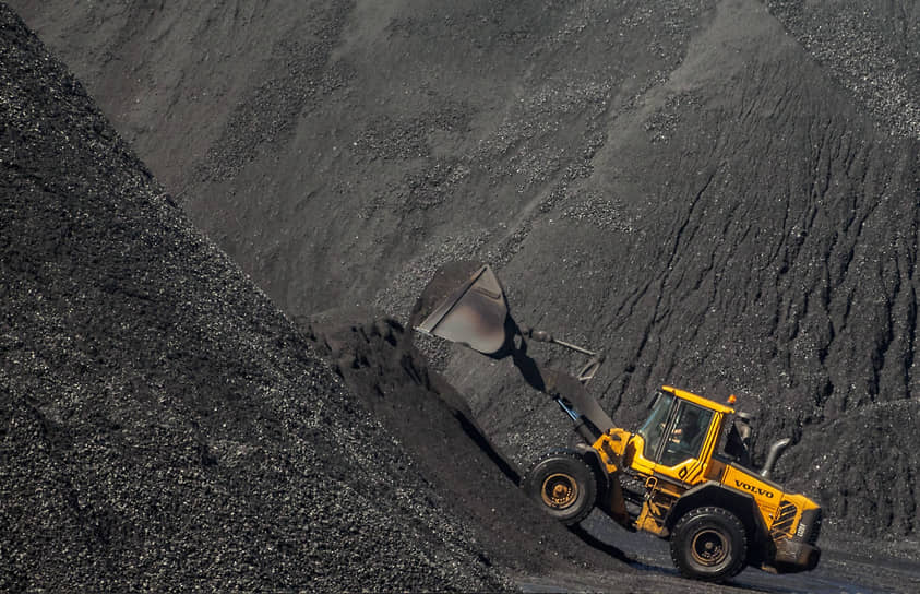 Рост мировых цен на уголь увеличил доходы добывающих компаний, но создал проблемы для внутренних потребителей топлива