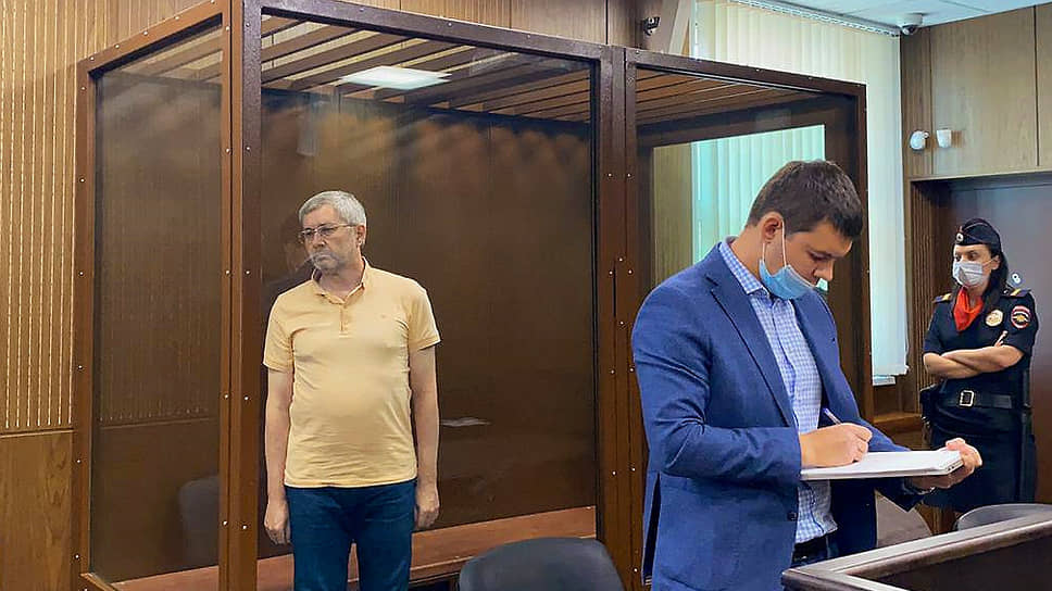 Бывший заместитель председателя Банка России Константин Корищенко (слева)