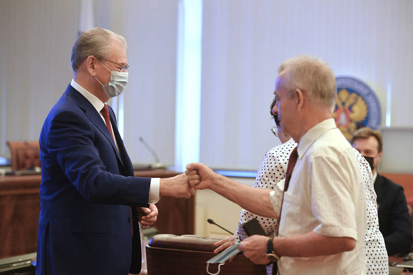 Заместитель председателя ЦИК России Николай Булаев (слева) и член ЦИК России Евгений Колюшин