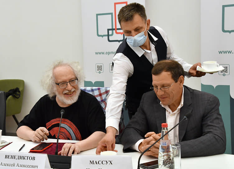 Алексей Венедиктов (на фото слева) предложил хакерам 2 млн руб. за взлом системы электронного голосования. Победитель пока не объявлен
