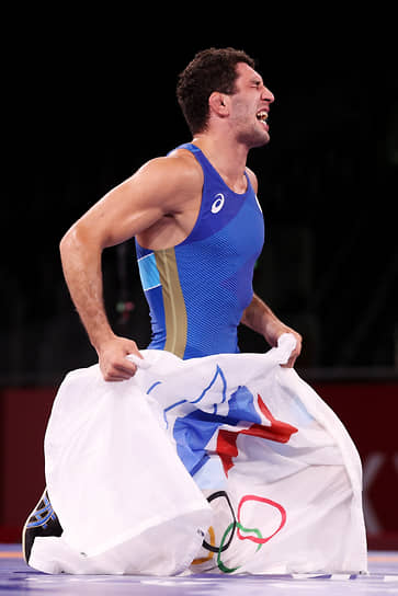 Заур Сидаков после победы на Олимпиаде не сумел сдержать слез
