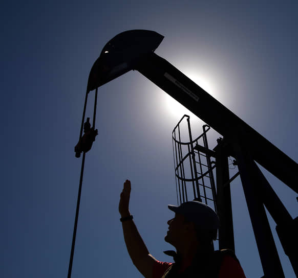 В МЭА полагают, что по мере наращивания поставок нефти странами, находящимися вне ОПЕК+, участникам соглашения придется замедлить темпы увеличения добычи
