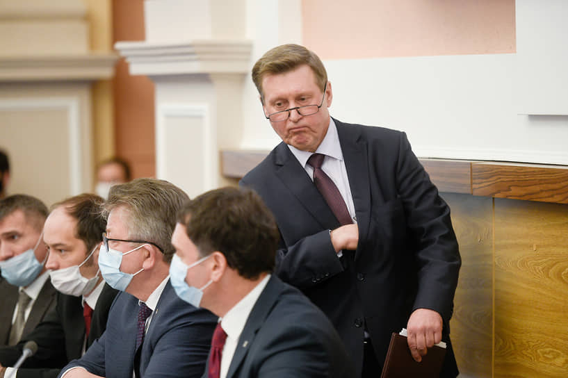 Противники Анатолия Локотя (справа) считают, что его действия на посту мэра Новосибирска расходятся с желаниями горожан