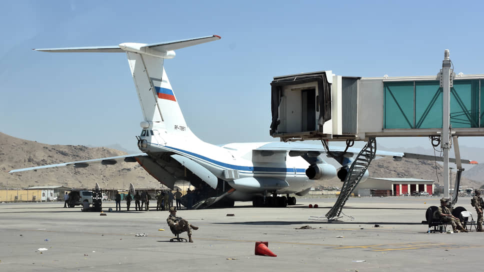 Долго запрягая с организацией вывоза людей из Афганистана, российские военные в итоге всего за один день эвакуировали более 500 человек