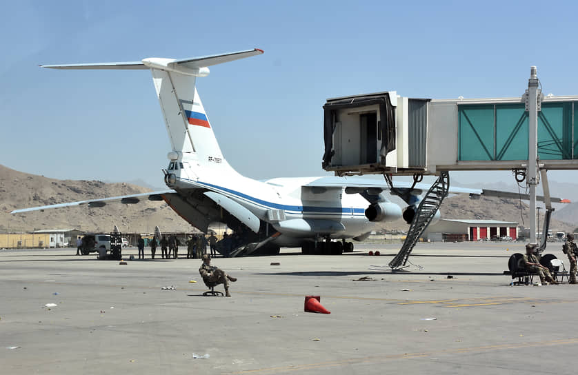Долго запрягая с организацией вывоза людей из Афганистана, российские военные в итоге всего за один день эвакуировали более 500 человек