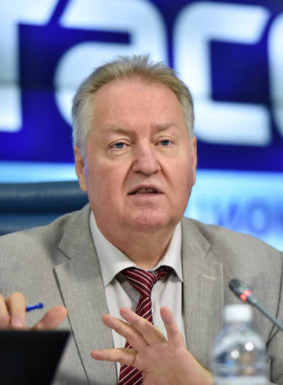 Член президиума, секретарь ЦК КПРФ Сергей Обухов