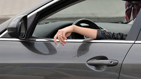 В дорожные камеры загружают брошенные окурки  / Фотовидеофиксацию выкинутого из машин мусора вписывают в административный кодекс