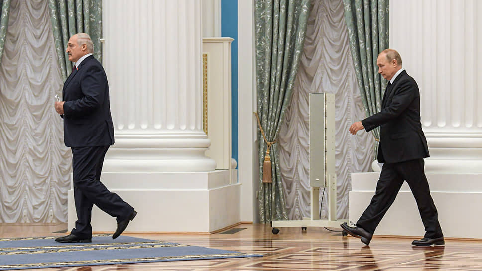 Александр Лукашенко и Владимир Путин до сих пор не решились на взаимное слияние и поглощение