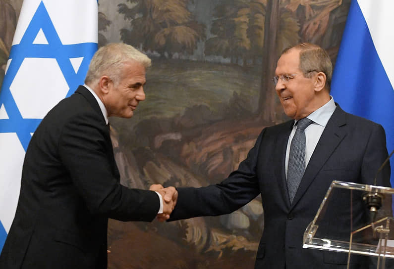 На переговорах в Москве главы МИД Израиля и России Яир Лапид и Сергей Лавров продемонстрировали, что дружеские отношения между двумя странами никуда не делись