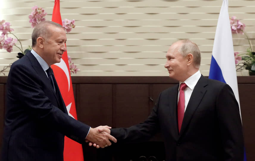 Президент России Владимир Путин (справа) и президент Турции Реджеп Тайип Эрдоган