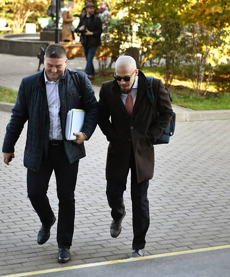 Адвокаты Ивана Сафронова Даниил Никифоров (слева) и Дмитрий Катчев