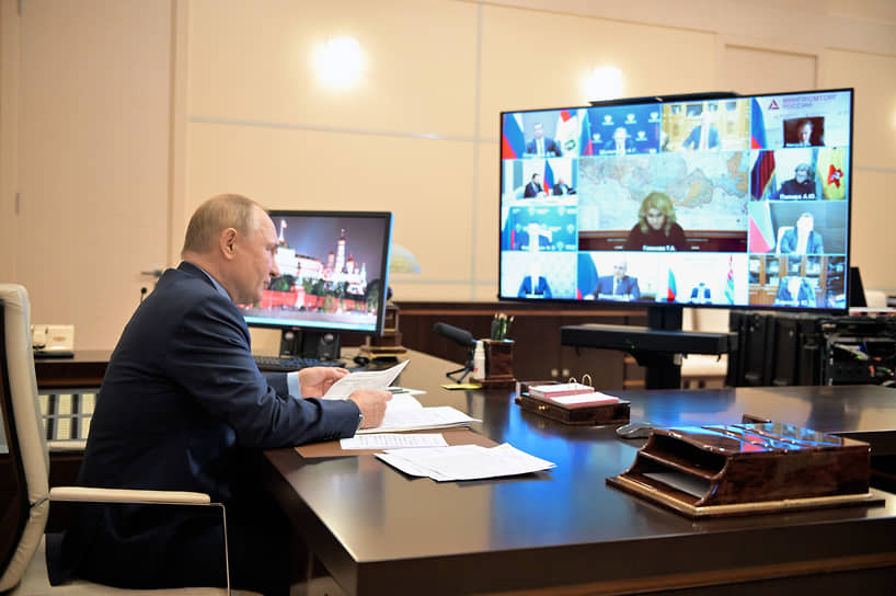 Владимир Путин согласился со всеми отмеченными на экране монитора
