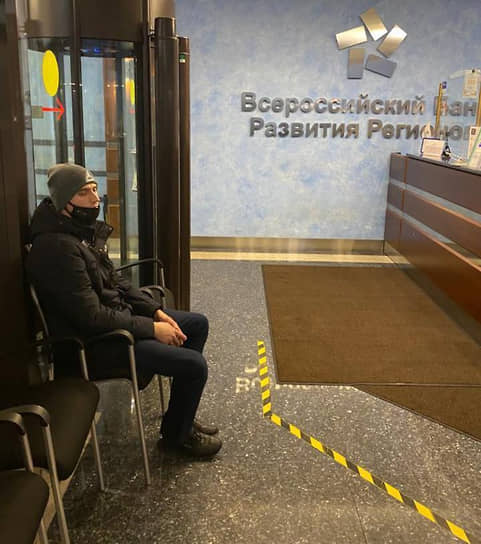 Александр Помелов был задержан после того, как пришел в банк с поддельной доверенностью