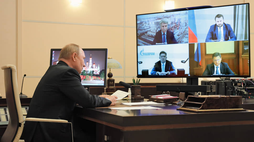 Президент России Владимир Путин во время совещания по вопросам освоения ресурсного потенциала полуострова Ямал