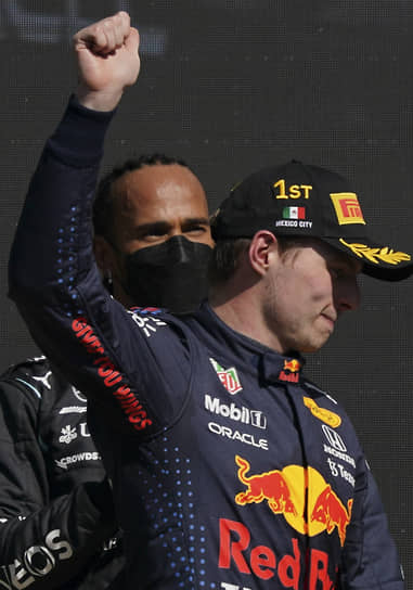 Семикратному чемпиону мира Льюису Хэмилтону приходится привыкать к тому, что он остается в тени лидера Red Bull Макса Ферстаппена