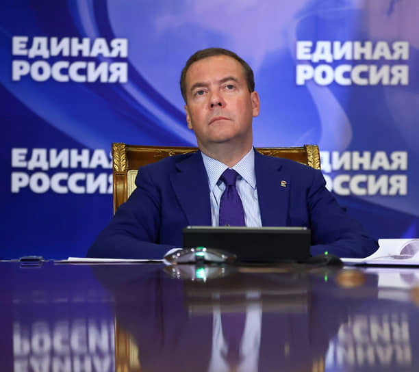 Дмитрий Медведев считает, что страна должна знать своих «героев», голосующих против бюджета