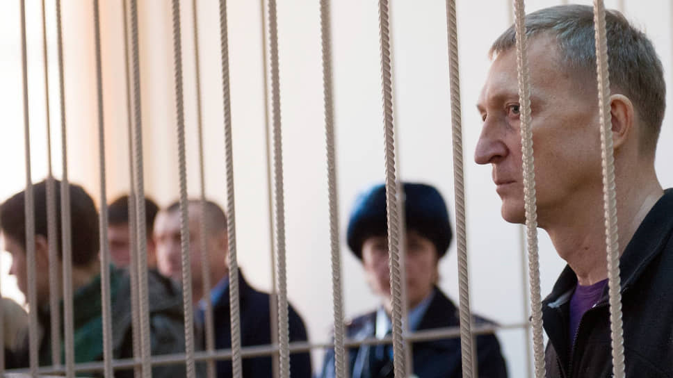 Для бывшего начальника следственного управления СКР по Кемеровской области Сергея Калинкина гособвинение запросило 14,5 года колонии строгого режима