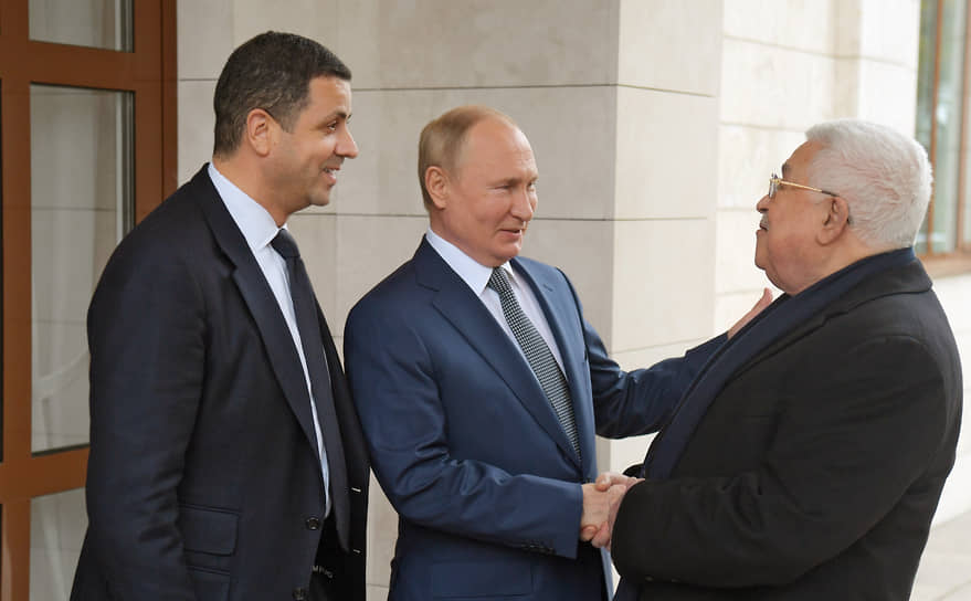 Владимир Путин принял Махмуда Аббаса с традиционным для их встреч радушием. Впрочем, месяц назад он не менее благожелательно принимал премьера Израиля