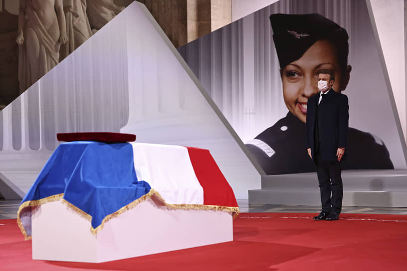 Через 46 лет после смерти легкомысленная артистка удостоилась торжественного надгробного слова от президента Франции<br />
