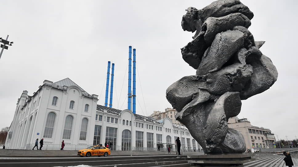 Скульптура «Большая глина № 4» швейцарского художника Урса Фишера 