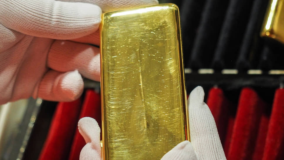 Зачем инвесторы по всему миру скупают золото
