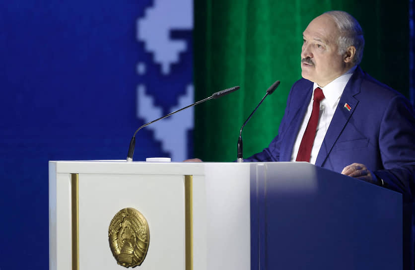 Обращаясь к нации, президент Белоруссии Александр Лукашенко предстал в образе защитника не только своего отечества, но и России и даже Украины
