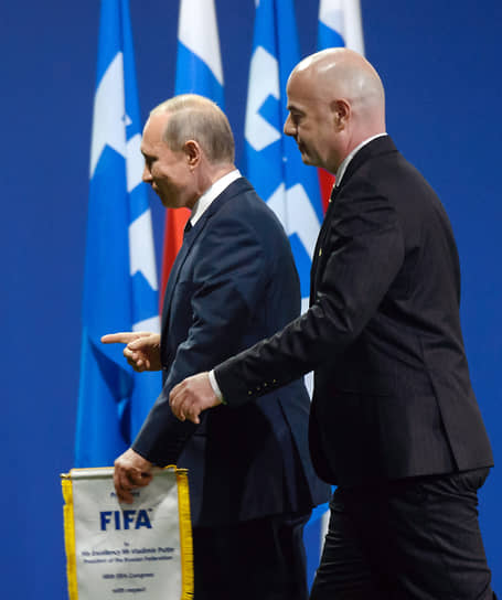 Хорошие отношения с Владимиром Путиным не помешали президенту FIFA Джанни Инфантино (справа) отстранить сборную России от всех международных турниров