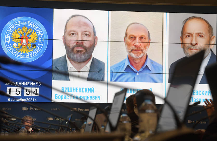 «Яблочник» Борис Вишневский (справа) стал на прошлогодних выборах одной из главных жертв технологии выдвижения двойников