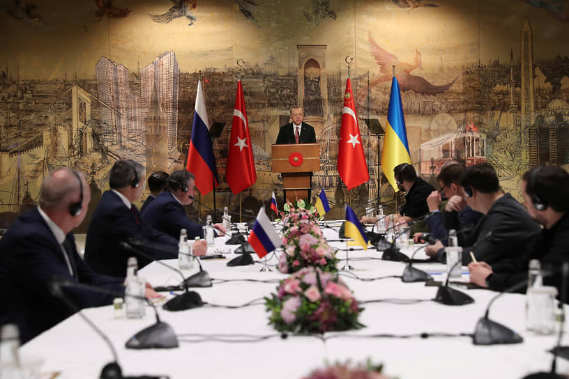 Президент Турции Реджеп Эрдоган на переговорах между российской и украинской делегациями в Стамбуле 